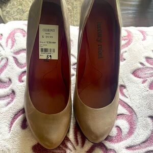 Size 8.5 Luxury Rebel High Heel Pumps